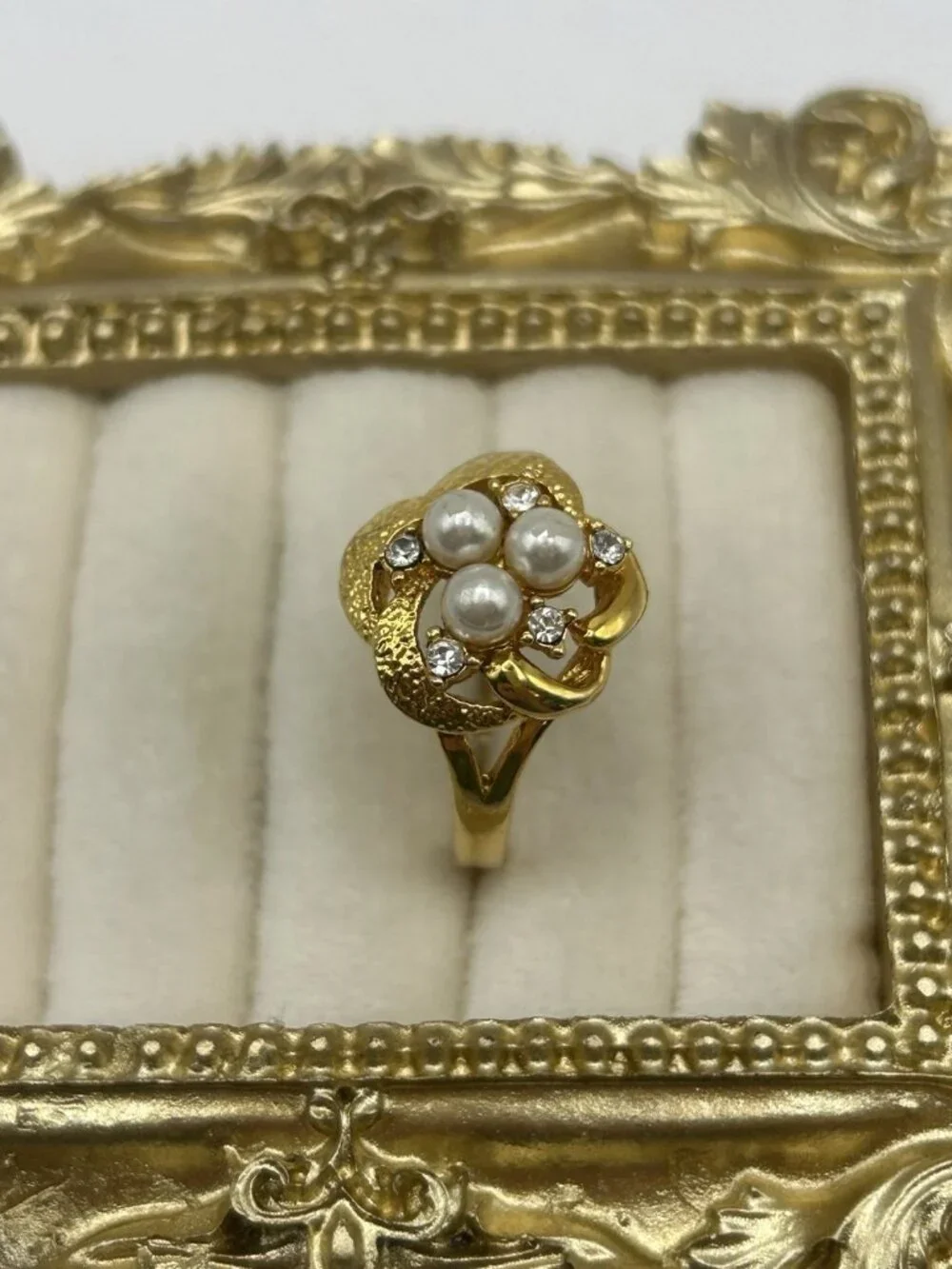Vintage Cottagecore Faux Pearl Rhinestone Gold Tone Flower Ring Size 7 Romantic - Picture 5 of 16